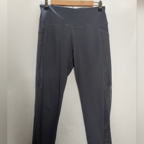 Victoria's Secret VSX Sport Knockout Light Purple Leggings Medium Mesh Lilac - Picture 2 of 6